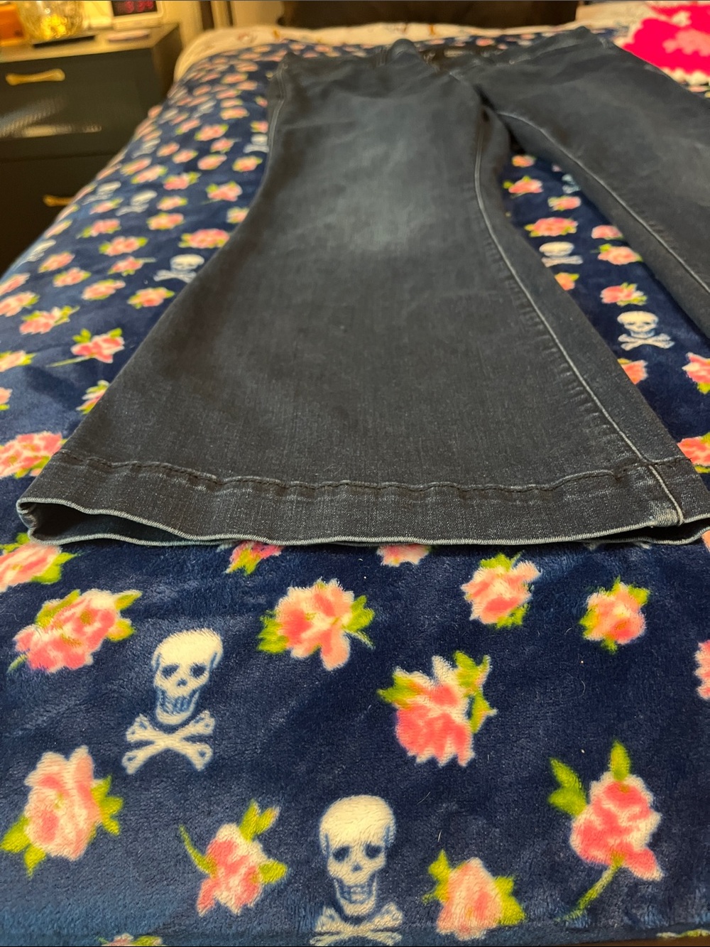 Torrid Bombshell Flare Super Soft Jeans, Size 20 regular - Picture 3 of 10